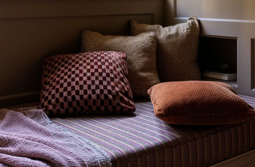 Best Platforms for Custom Pillows in 2026: Simple Tools for First-Time Designers